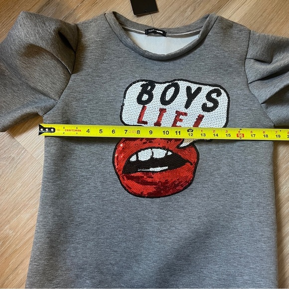 Fashion Nova “Boys Lie” Sequin Graphic Top Gray Sz Small NWT puff body sleeve - Picture 5 of 6